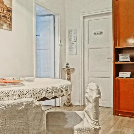 Nicole Rooms-3